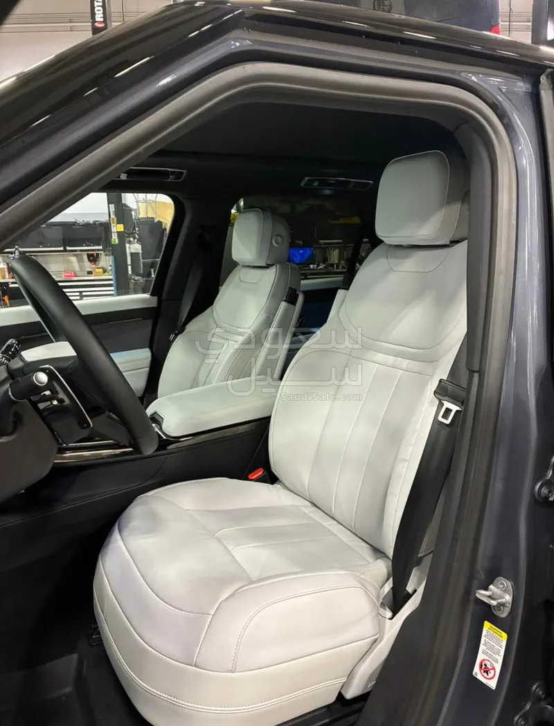 2026 Land Rover Range Rover Sport SV