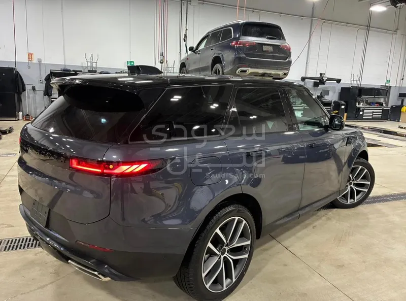 2026 Land Rover Range Rover Sport SV