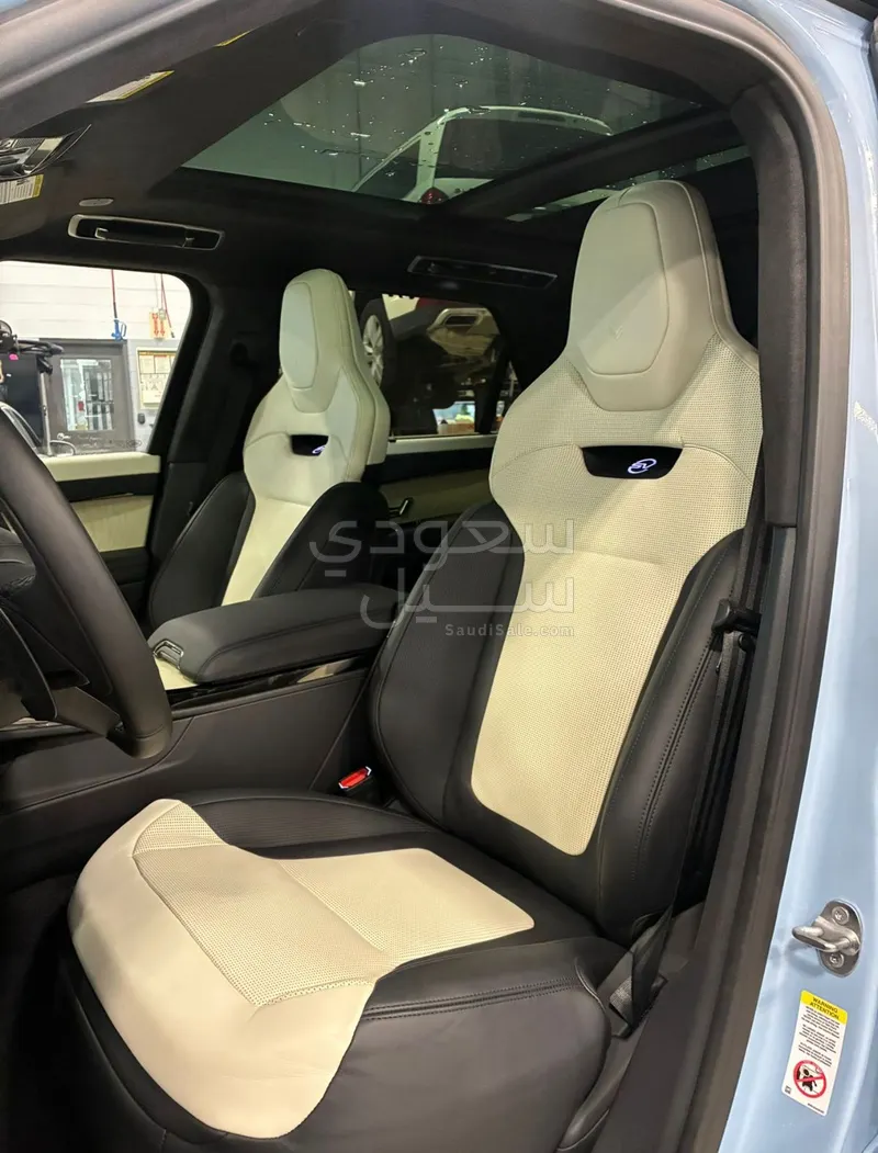 2025 Land Rover Range Rover Sport SV