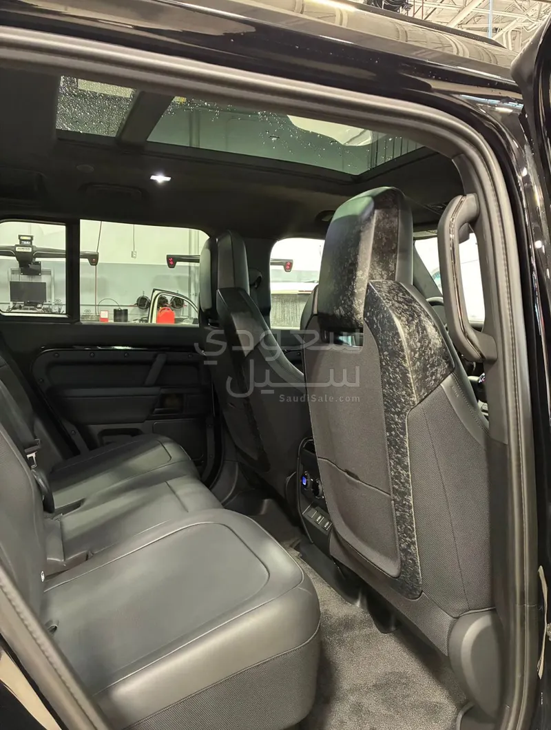 2025 لاند روفر ديفيندر اوكتا