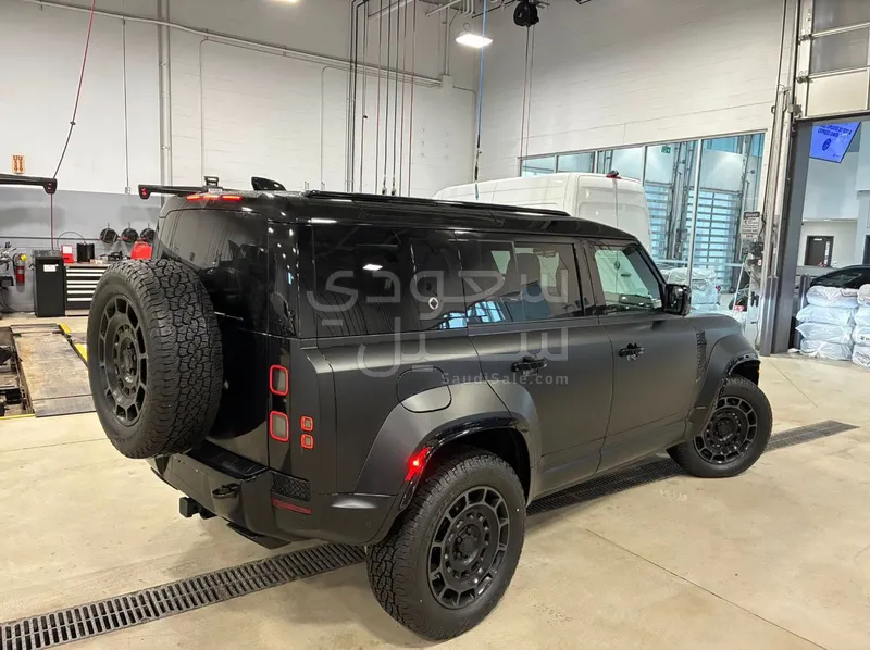 2025 لاند روفر ديفيندر اوكتا