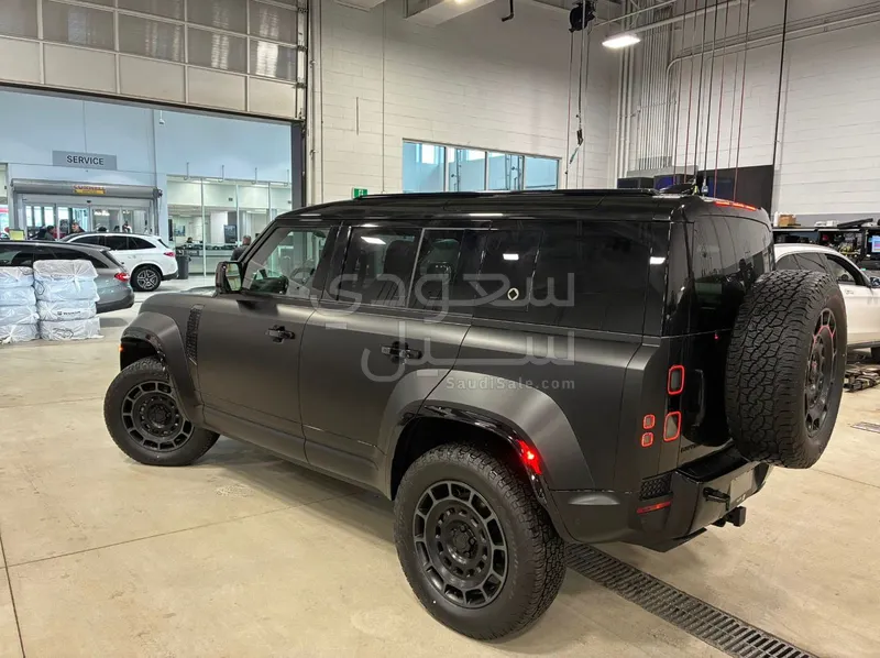 2025 لاند روفر ديفيندر اوكتا