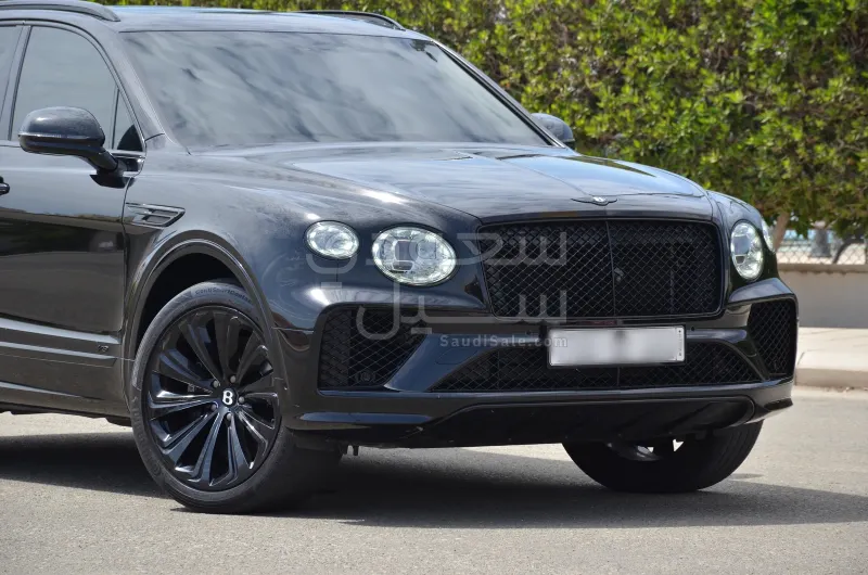 2021 بنتلي بنتايجا في 8