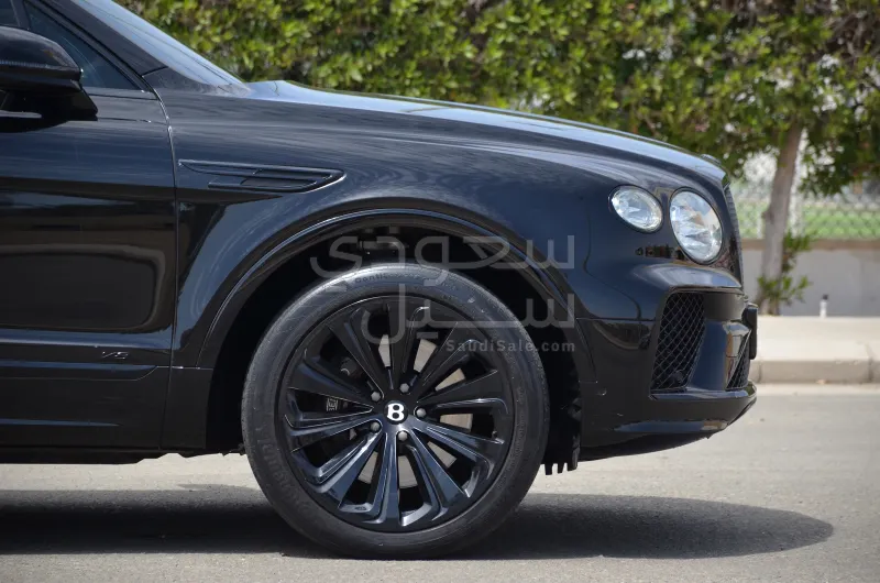 2021 بنتلي بنتايجا في 8