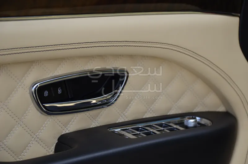 2021 بنتلي بنتايجا في 8