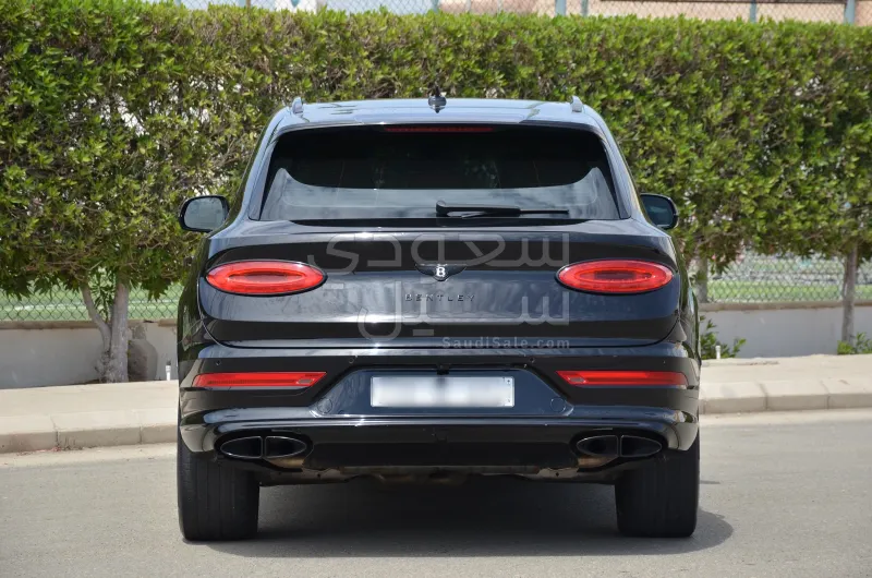 2021 بنتلي بنتايجا في 8