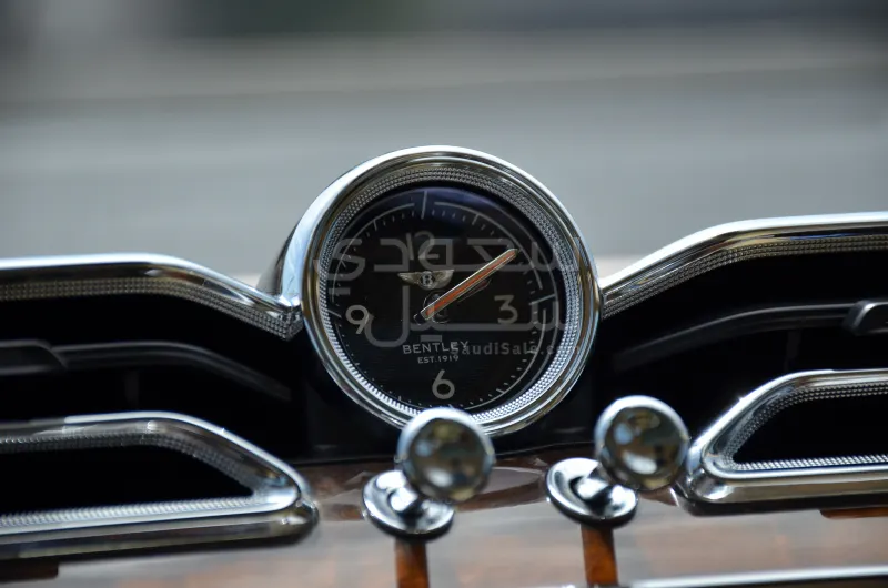 2021 بنتلي بنتايجا في 8