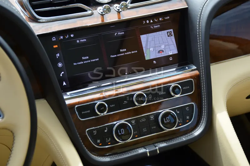 2021 بنتلي بنتايجا في 8