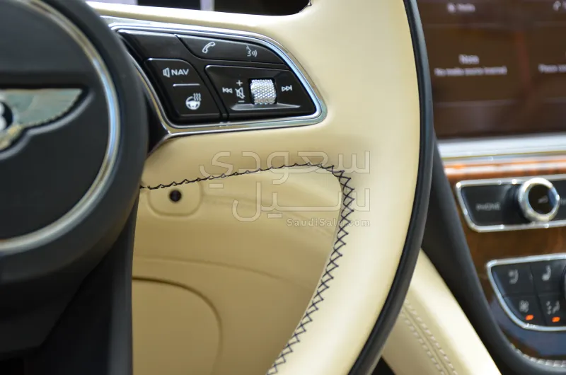 2021 بنتلي بنتايجا في 8