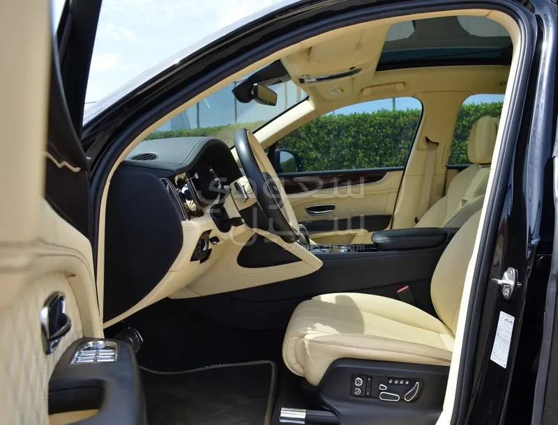 2021 بنتلي بنتايجا في 8