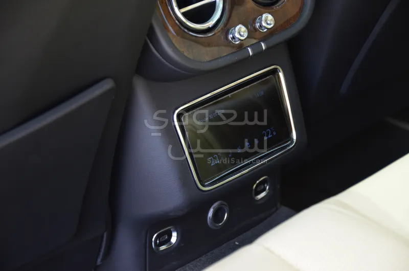 2021 بنتلي بنتايجا في 8