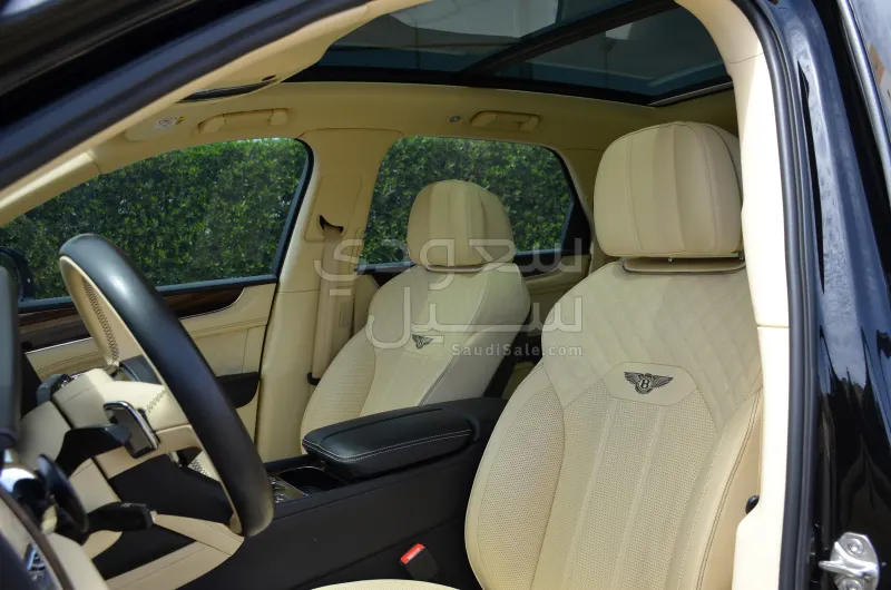 2021 بنتلي بنتايجا في 8