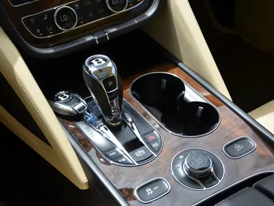 2021 بنتلي بنتايجا في 8