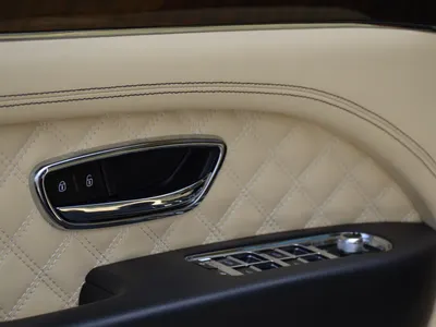 2021 بنتلي بنتايجا في 8