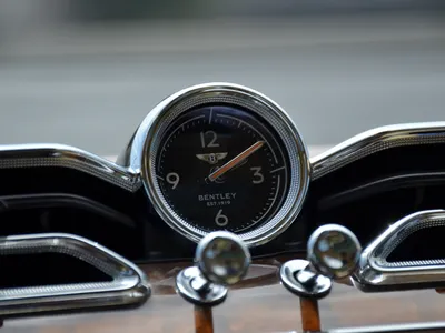 2021 بنتلي بنتايجا في 8