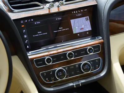 2021 بنتلي بنتايجا في 8