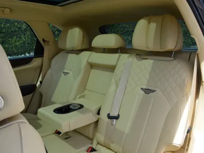 2021 بنتلي بنتايجا في 8