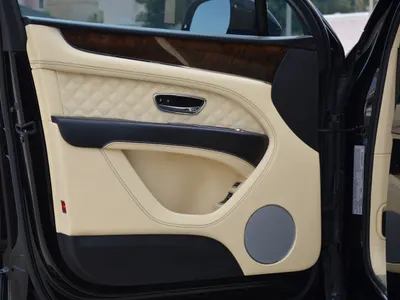 2021 بنتلي بنتايجا في 8