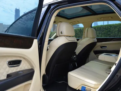 2021 بنتلي بنتايجا في 8