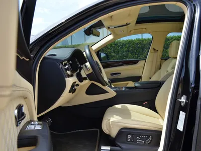 2021 بنتلي بنتايجا في 8