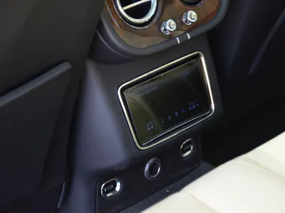 2021 بنتلي بنتايجا في 8