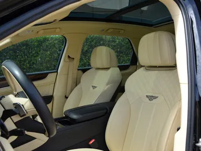 2021 بنتلي بنتايجا في 8