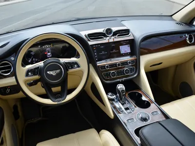 2021 بنتلي بنتايجا في 8