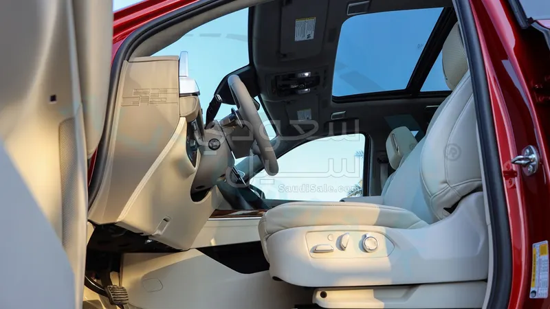 2025 Cadillac Escalade Platinum