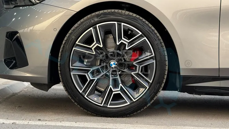 2026 BMW 5 Series 520i