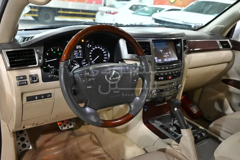 2015 لكزس إل إكس 570 اس