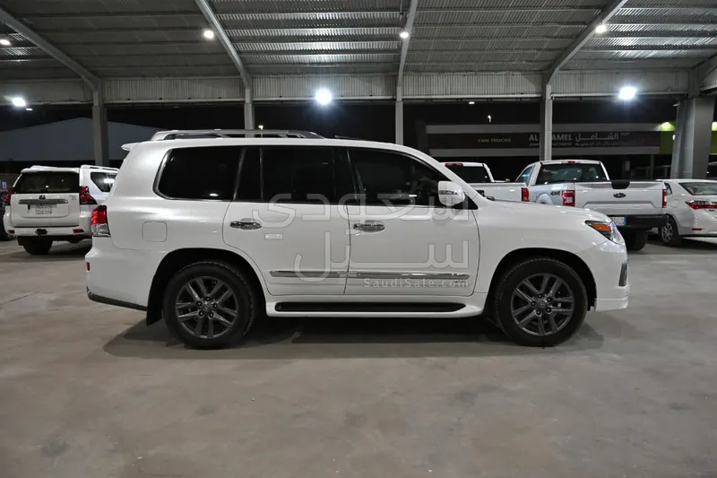 2015 لكزس إل إكس 570 اس