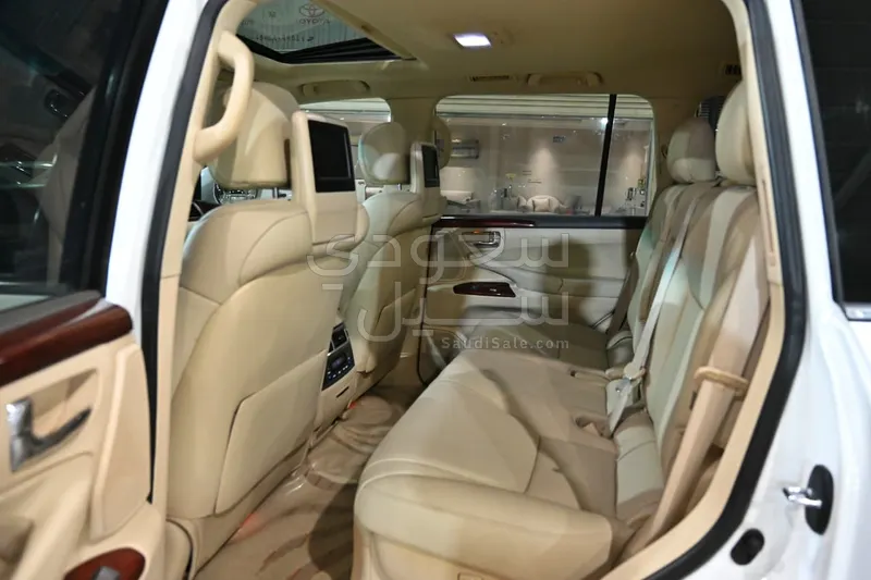 2015 لكزس إل إكس 570 اس