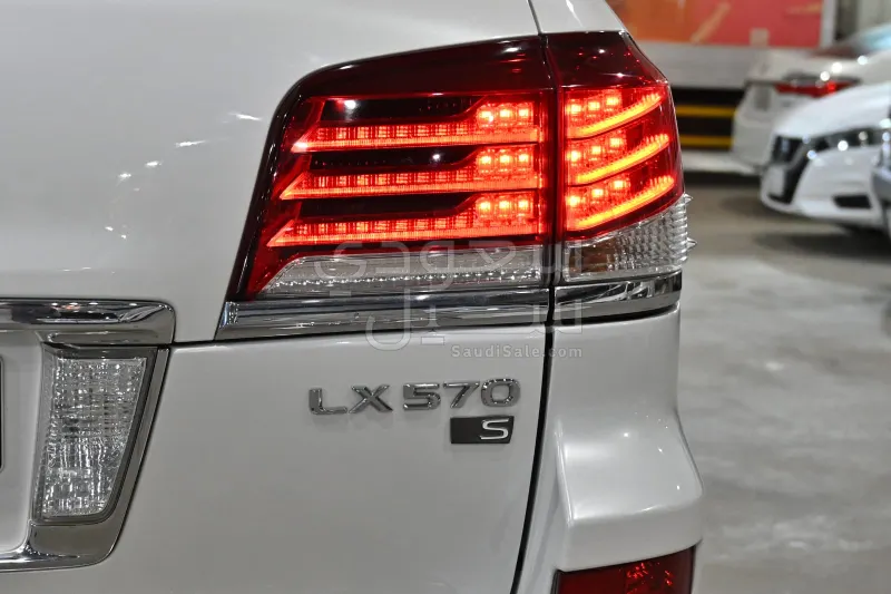 2015 لكزس إل إكس 570 اس