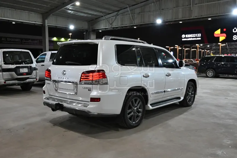 2015 لكزس إل إكس 570 اس
