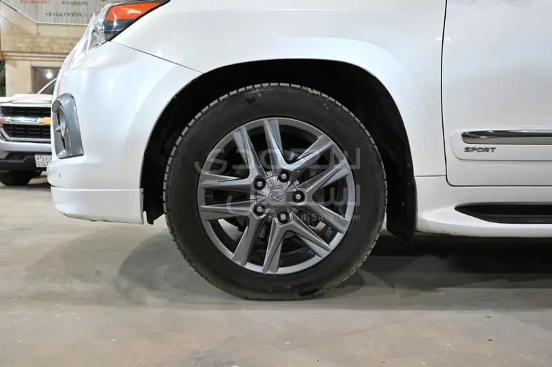 2015 لكزس إل إكس 570 اس