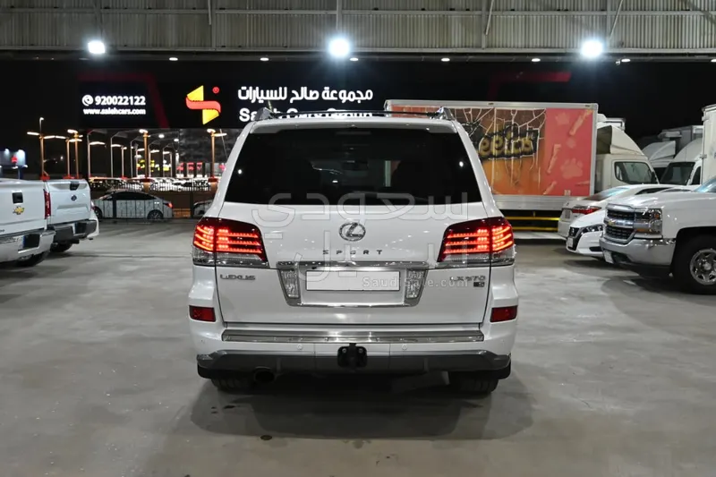 2015 لكزس إل إكس 570 اس