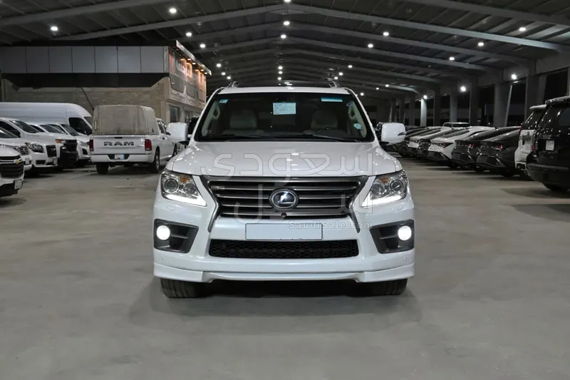 2015 لكزس إل إكس 570 اس