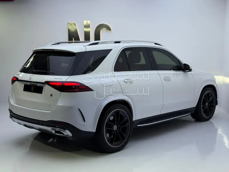 2025 مرسيدس - بنز جي إل إي 450