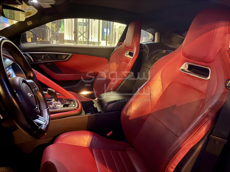 2018 جاكوار اف-تايب بي 300