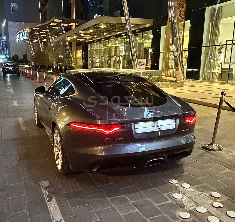 2018 جاكوار اف-تايب بي 300