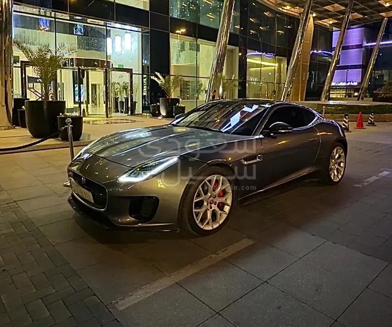 2018 جاكوار اف-تايب بي 300