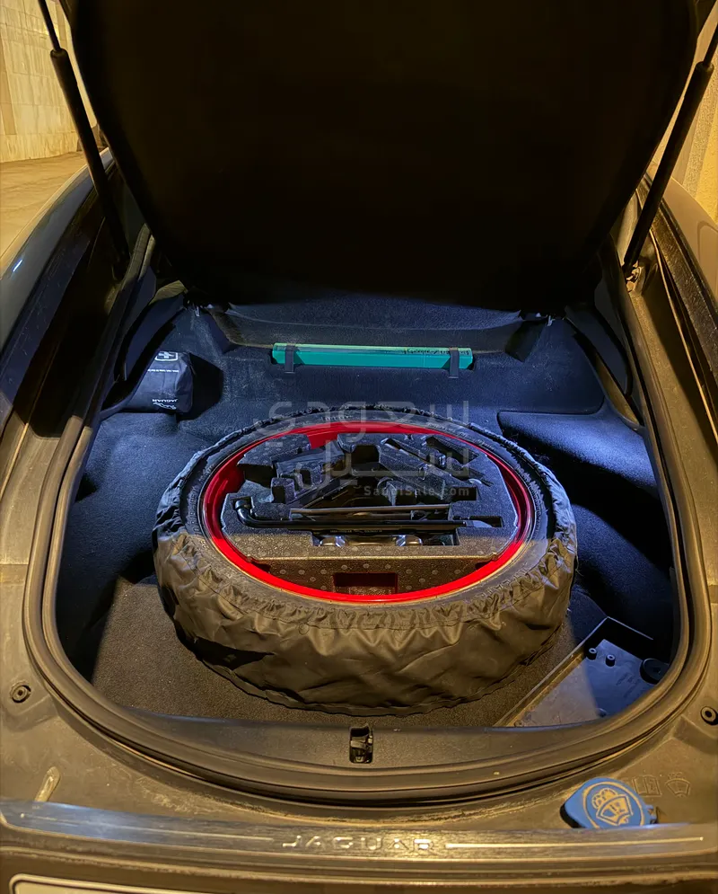 2018 جاكوار اف-تايب بي 300