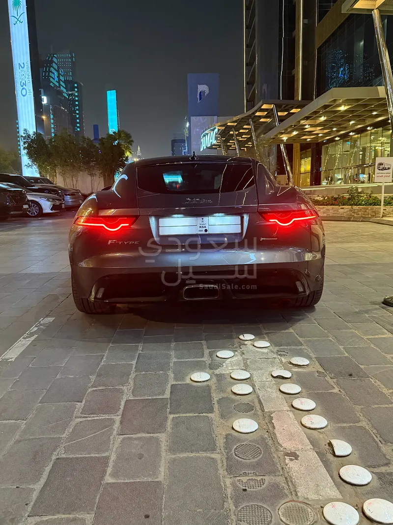 2018 جاكوار اف-تايب بي 300