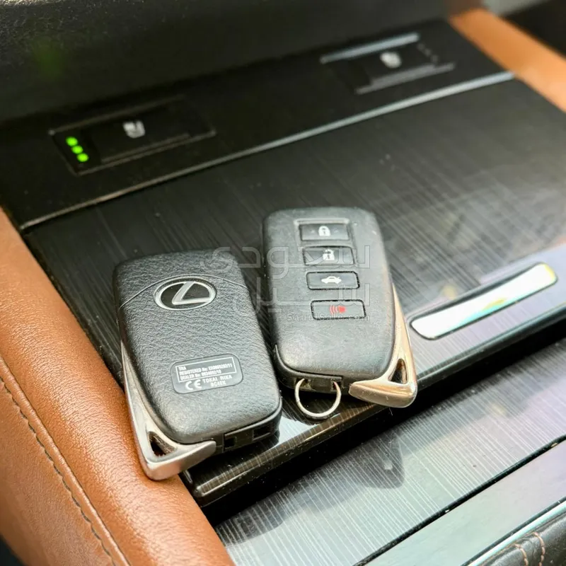 2013 لكزس جي إس 250