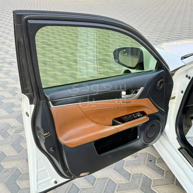 2013 لكزس جي إس 250