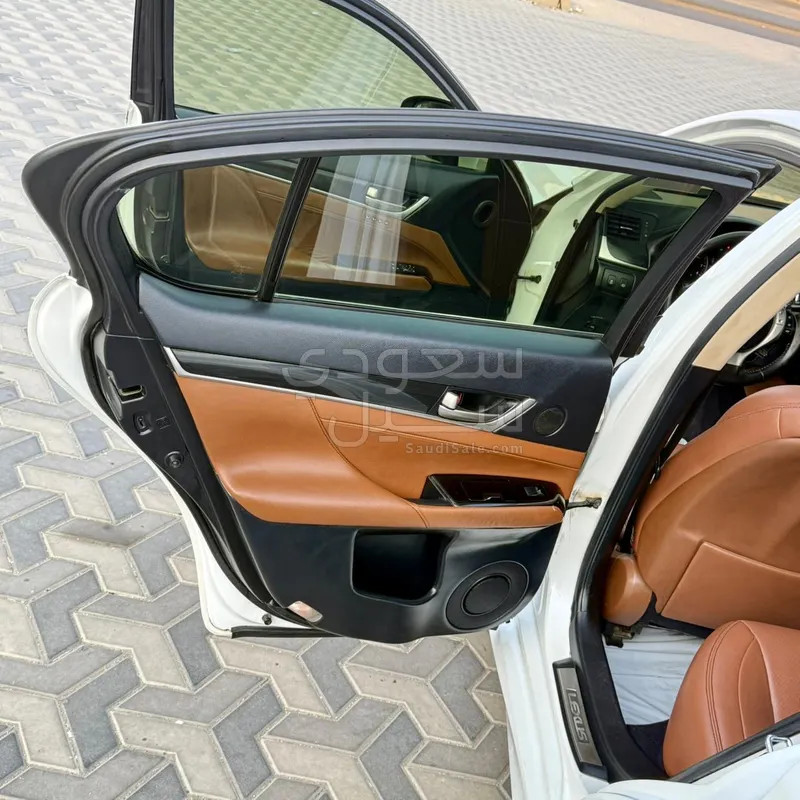 2013 لكزس جي إس 250