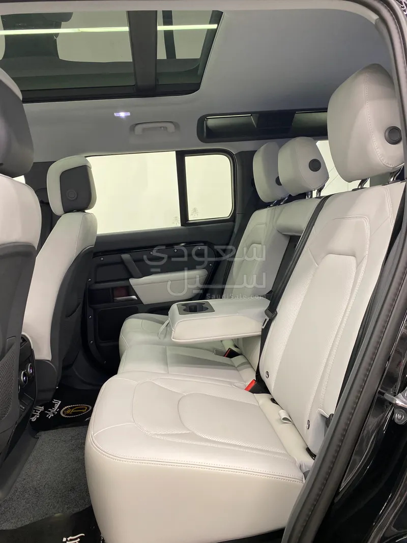 2026 لاند روفر ديفيندر اتش اس اي