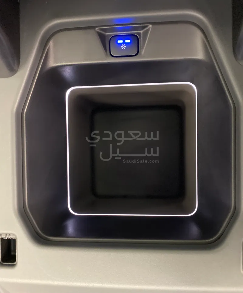 2026 لاند روفر ديفيندر اتش اس اي