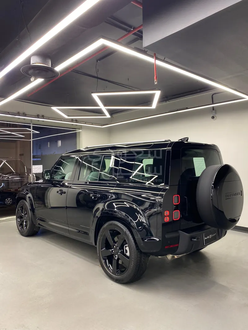 2026 لاند روفر ديفيندر اتش اس اي