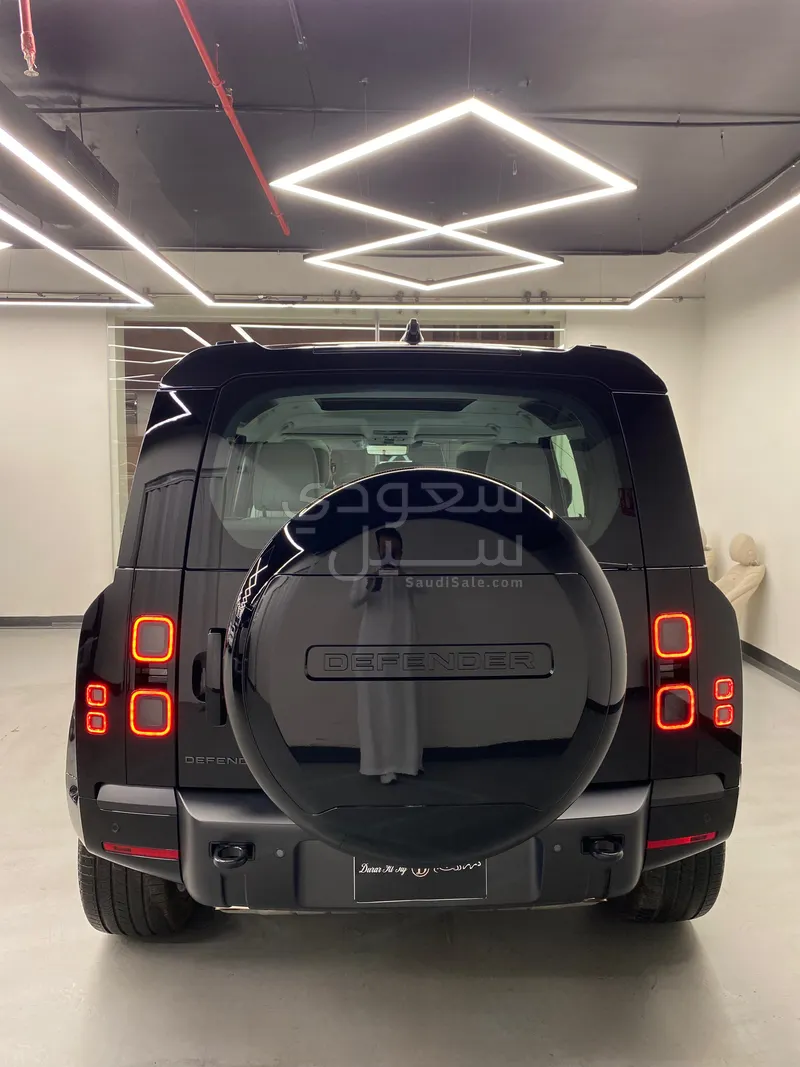 2026 لاند روفر ديفيندر اتش اس اي